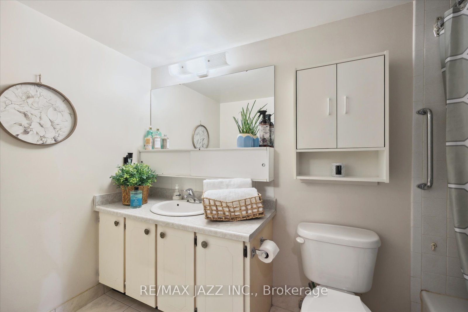 120 Elgin St W, ##206