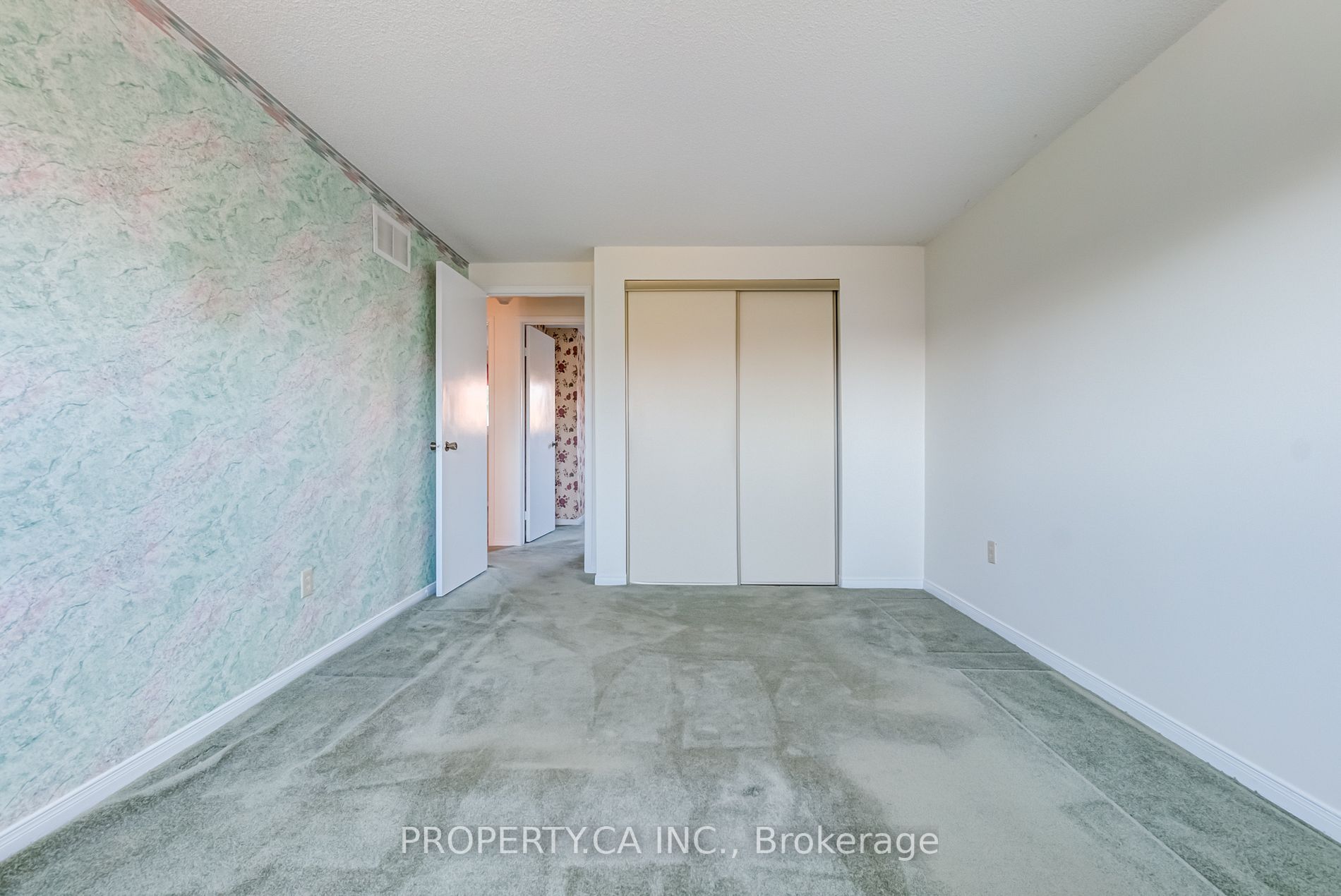 18 Trudeau Dr