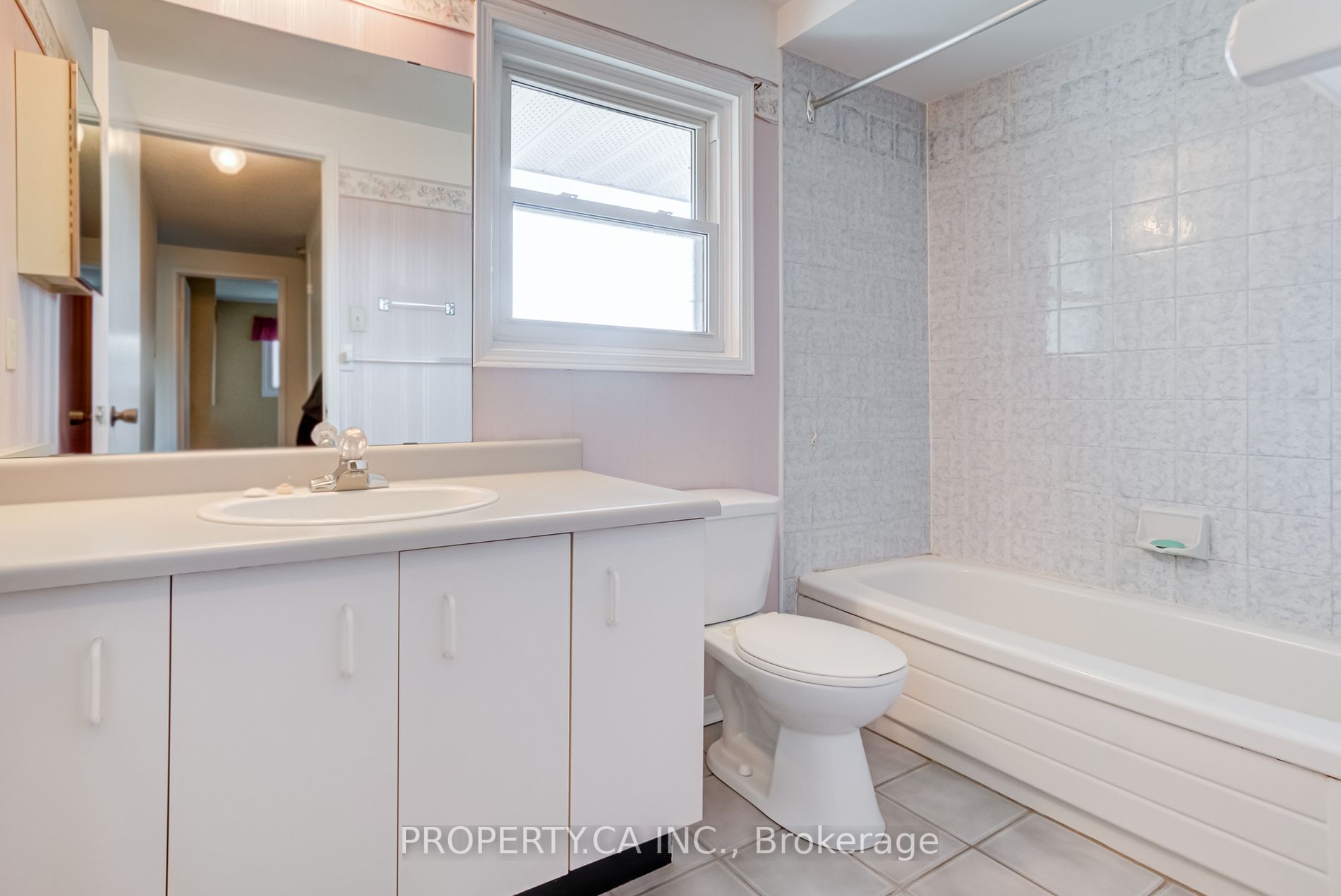 18 Trudeau Dr