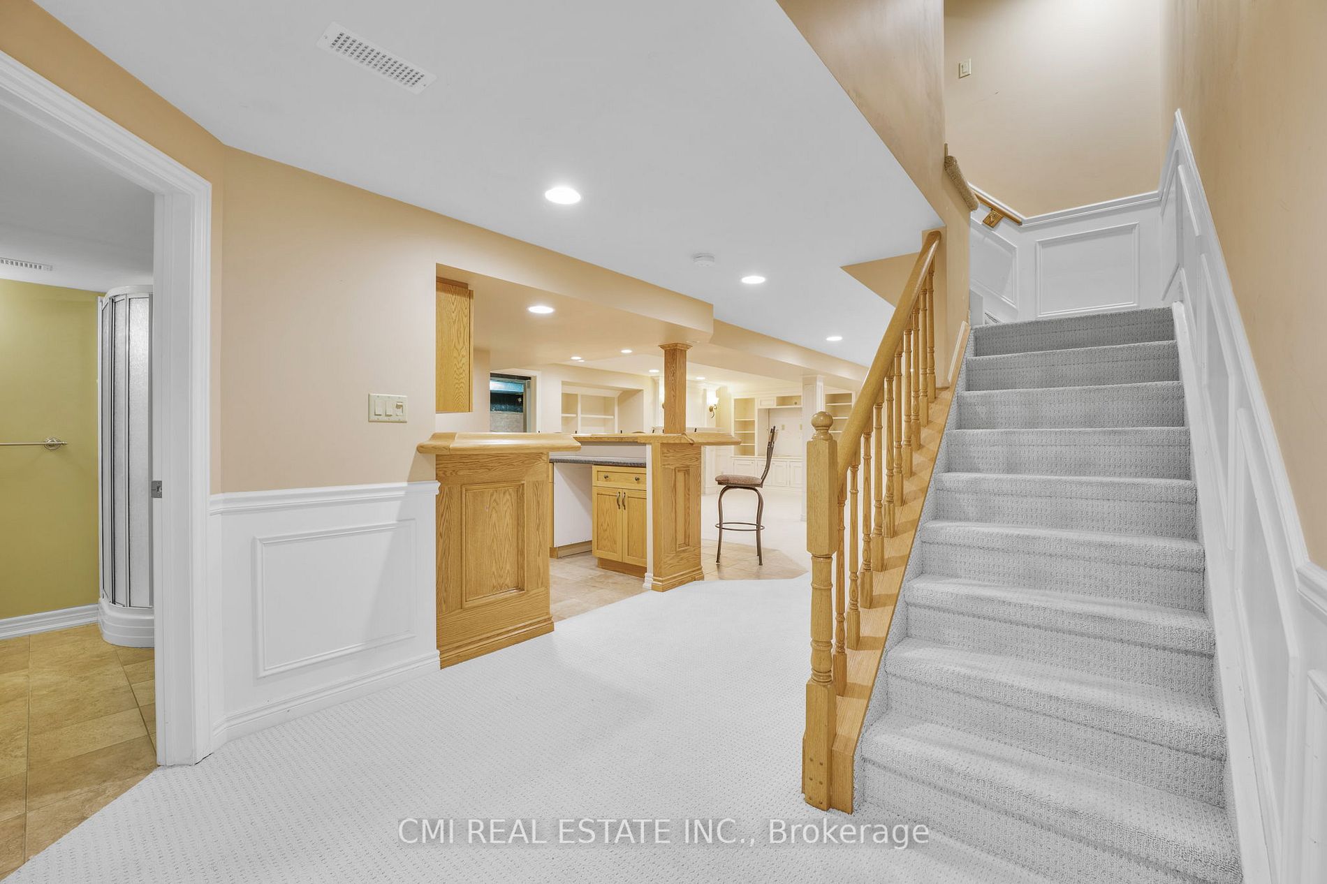 936 Mount Allan Ave