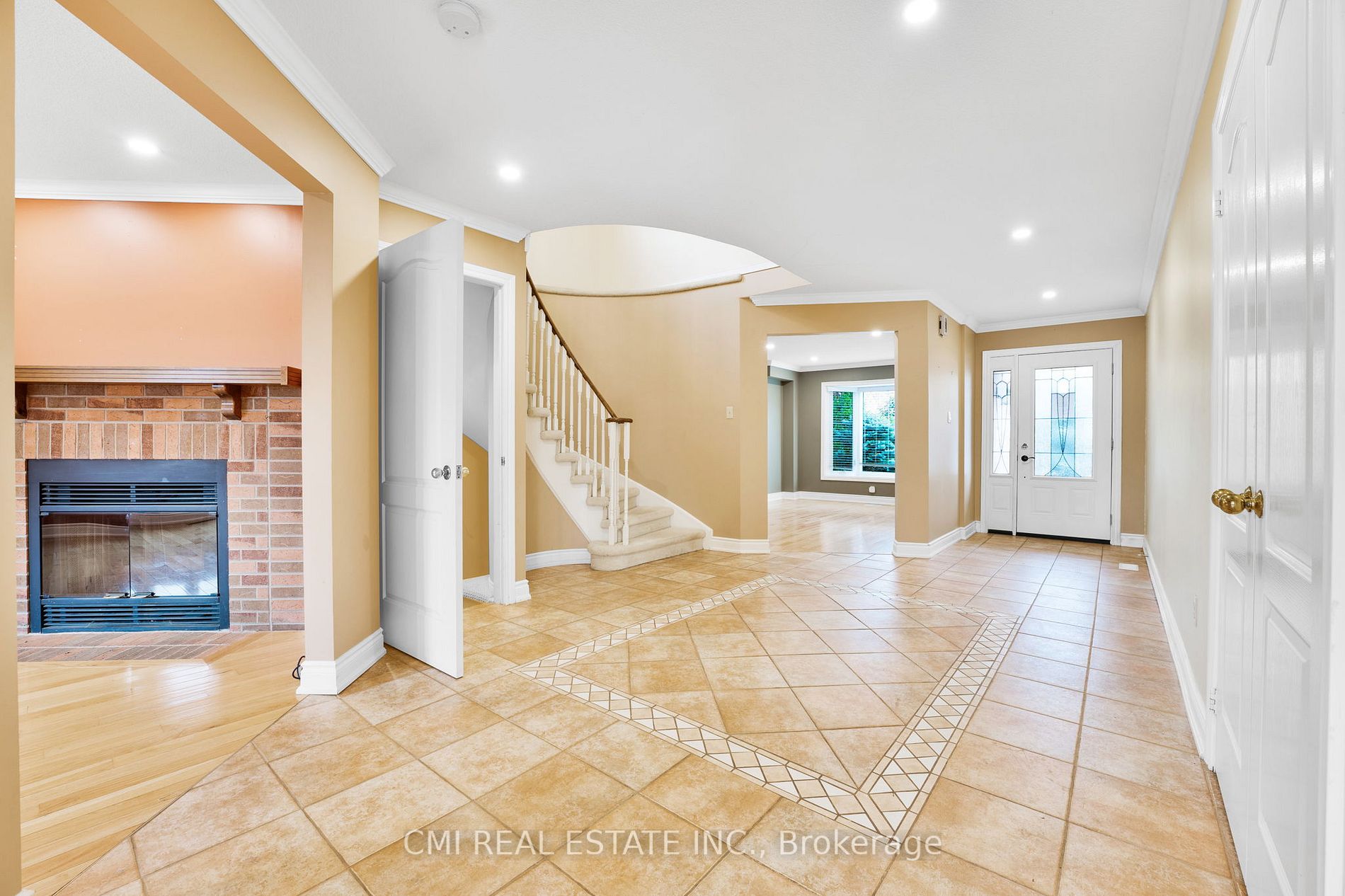 936 Mount Allan Ave