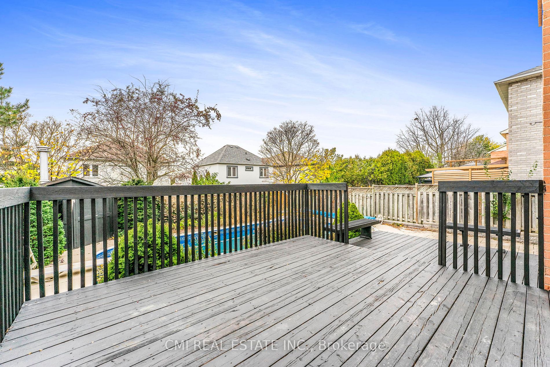 936 Mount Allan Ave