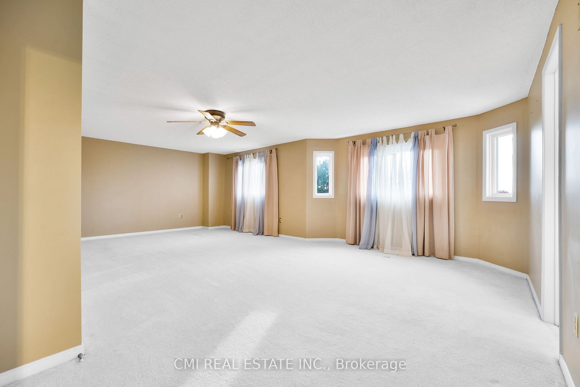 936 Mount Allan Ave