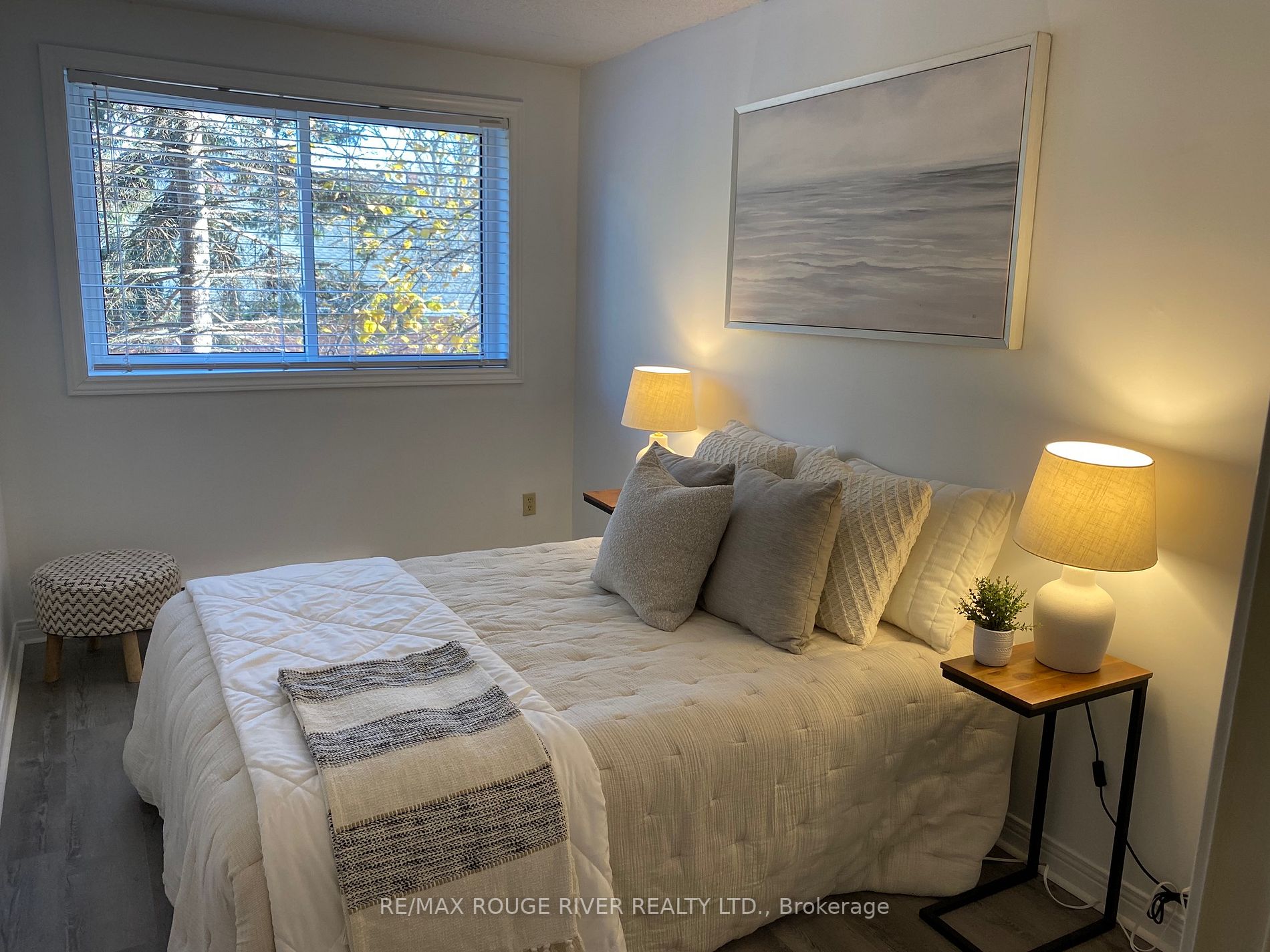 144 Queen St, #202