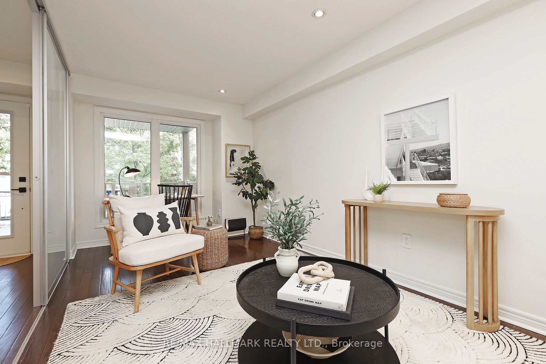 112 Woodbine Ave