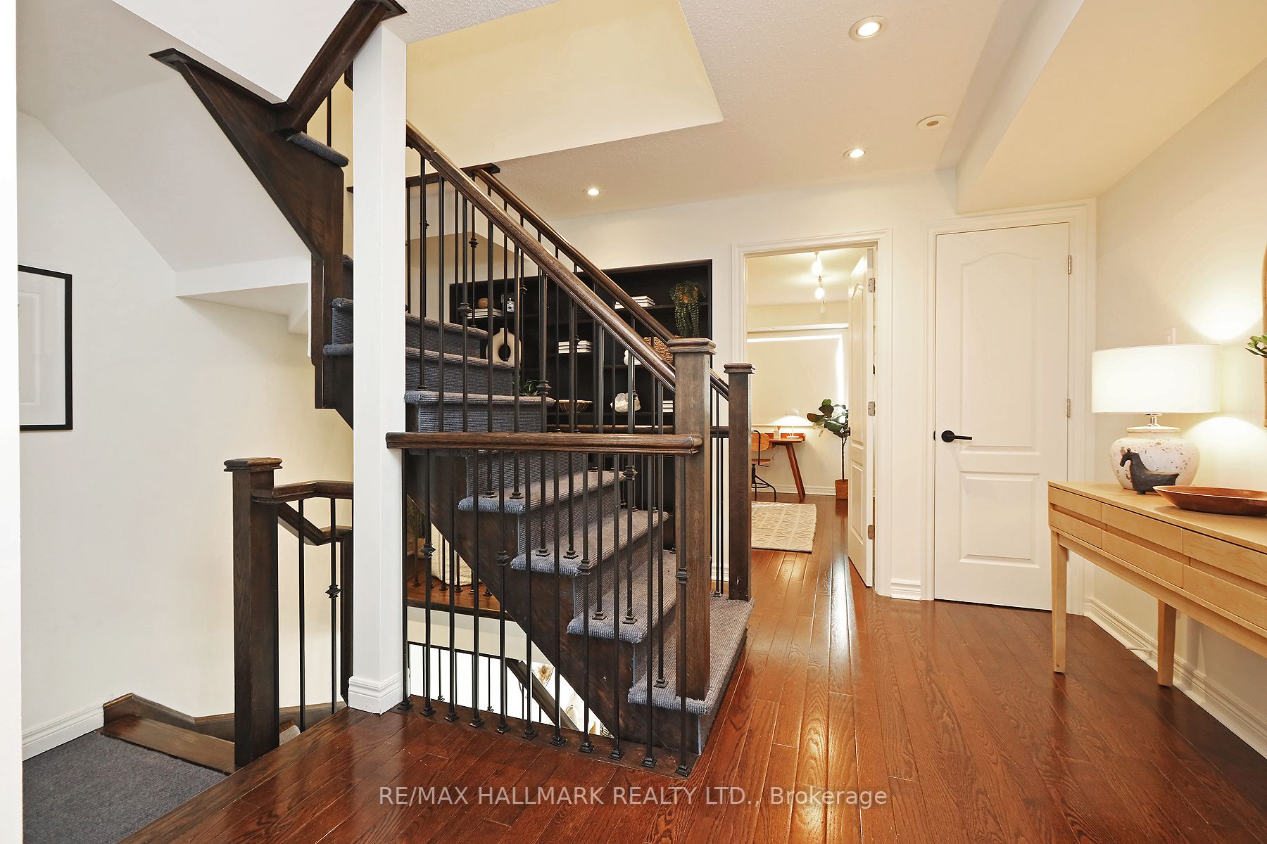 112 Woodbine Ave