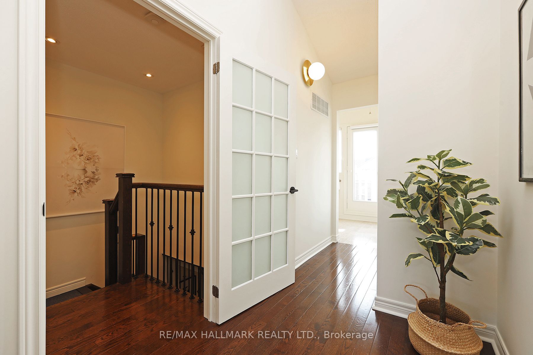 112 Woodbine Ave