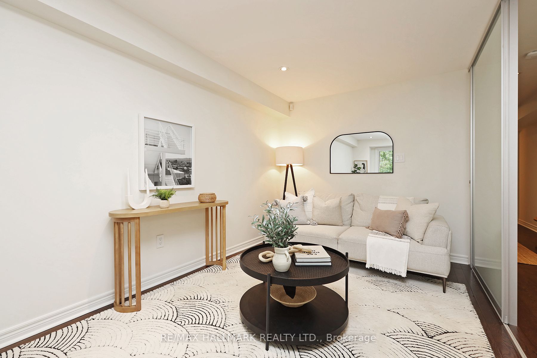 112 Woodbine Ave