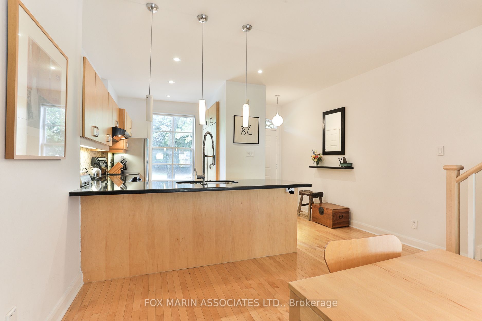 34 De Grassi St