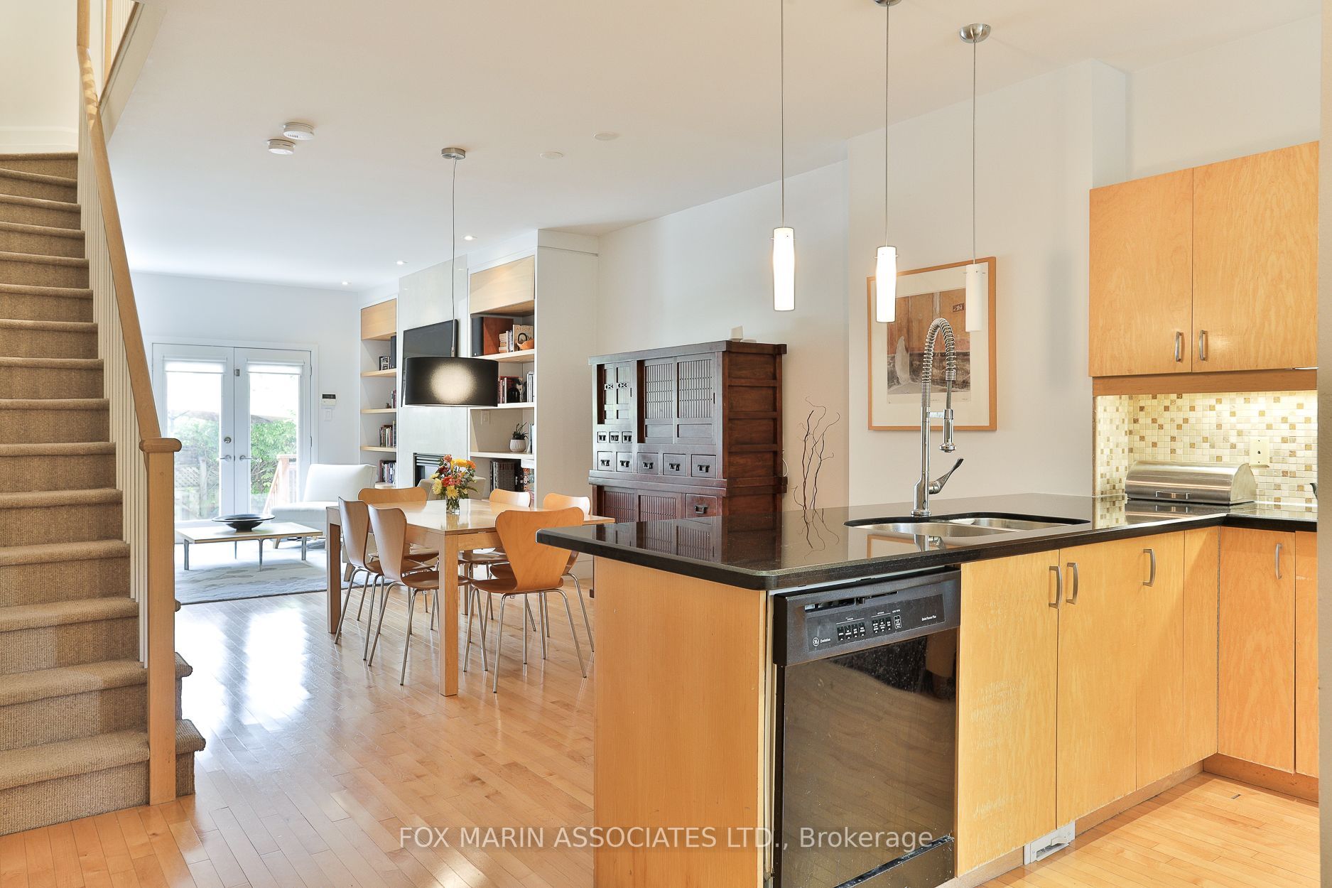 34 De Grassi St