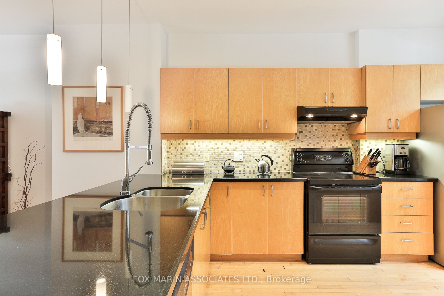 34 De Grassi St