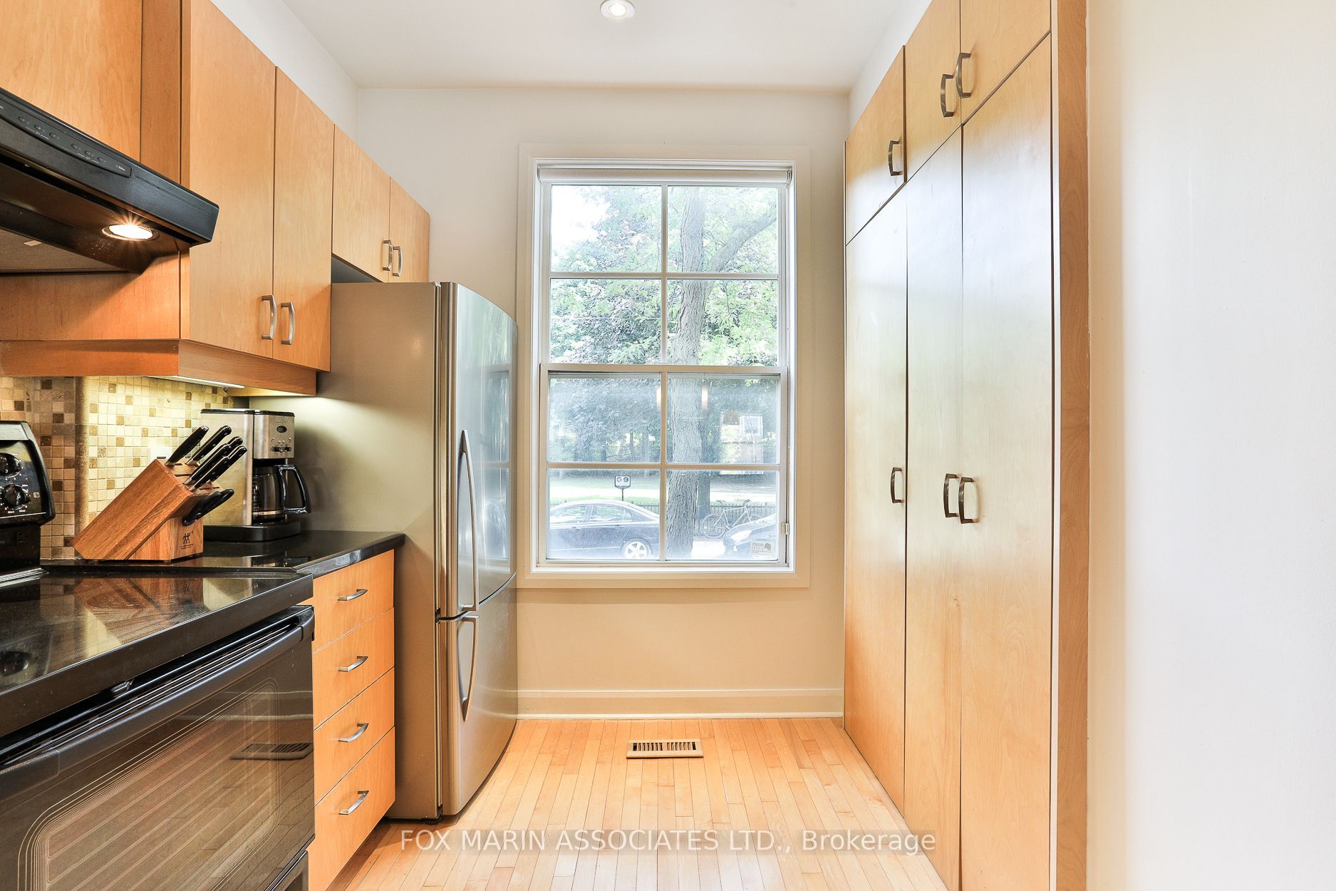 34 De Grassi St