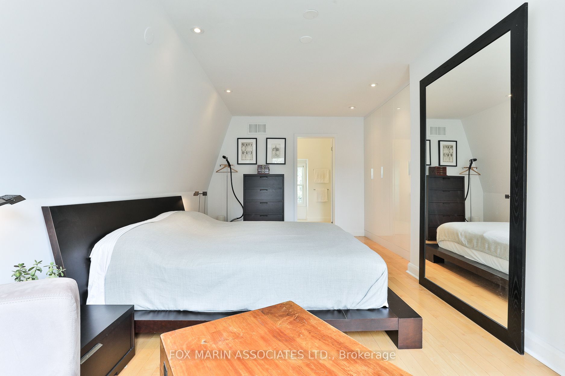 34 De Grassi St