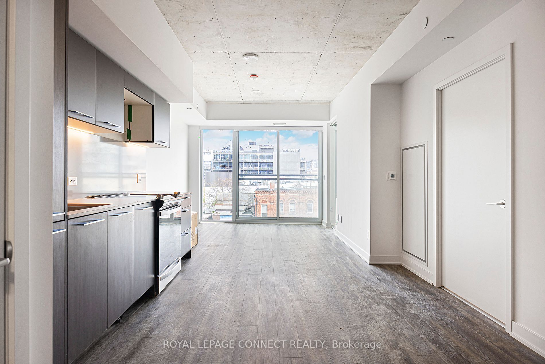 665 Queen St E, #417