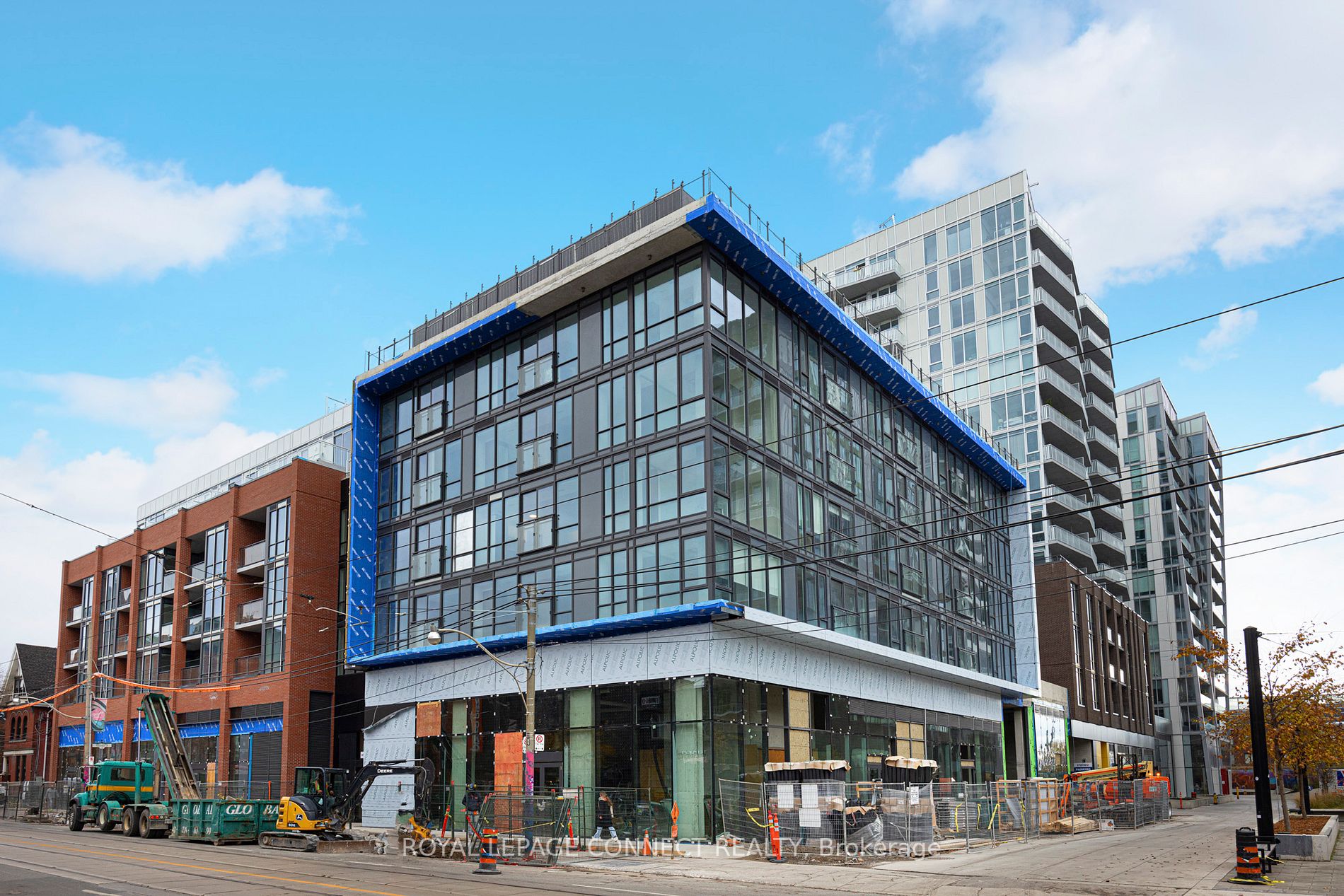665 Queen St E, #417