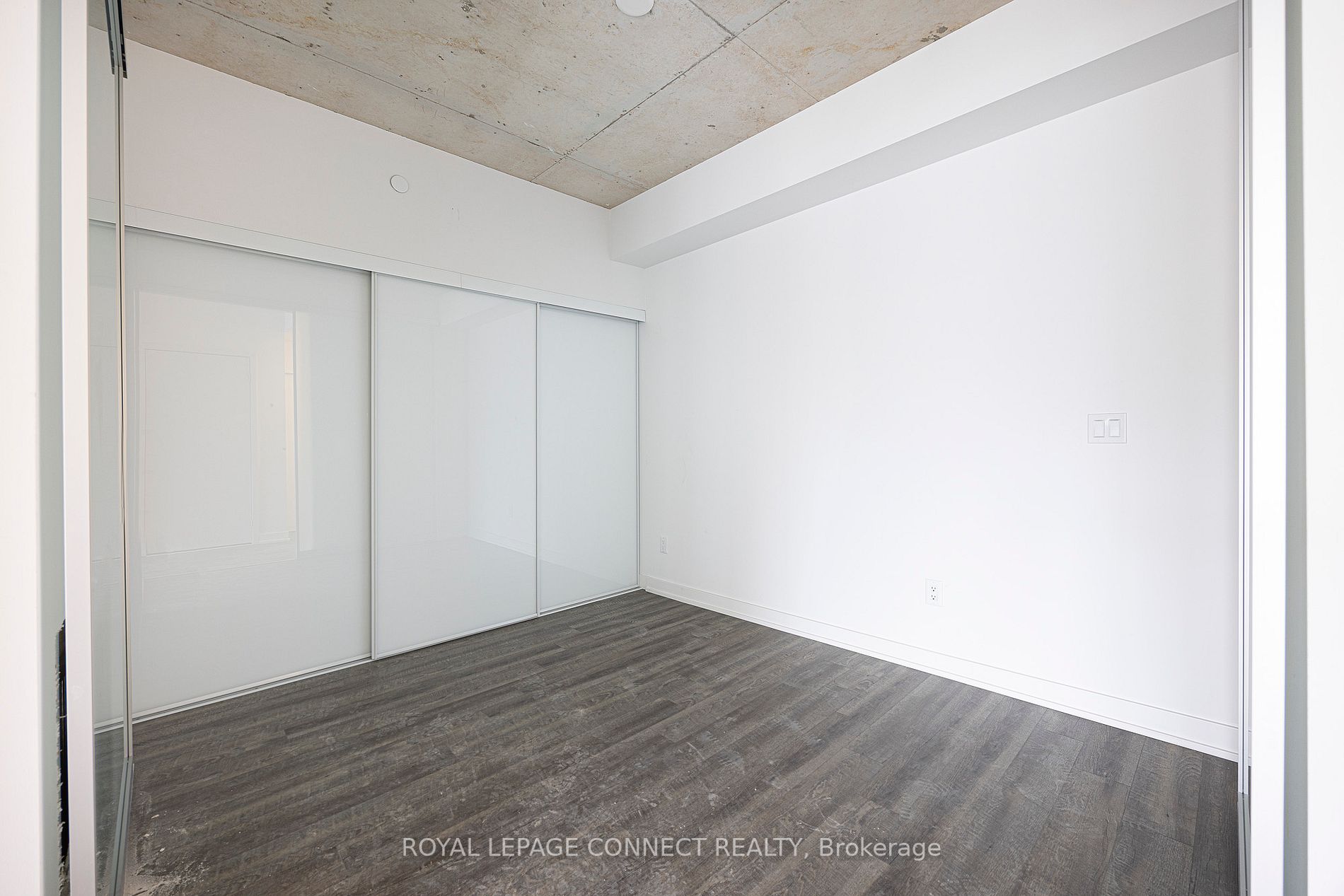 665 Queen St E, #417