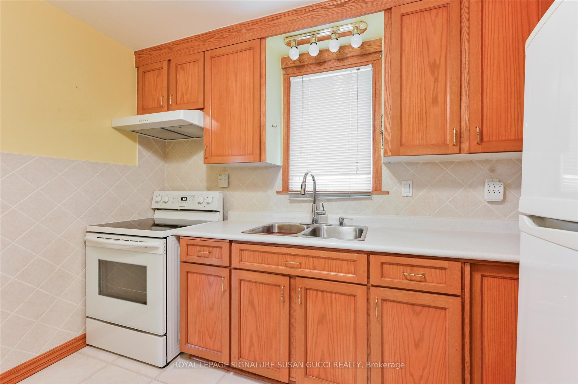 3 Coxwell Blvd