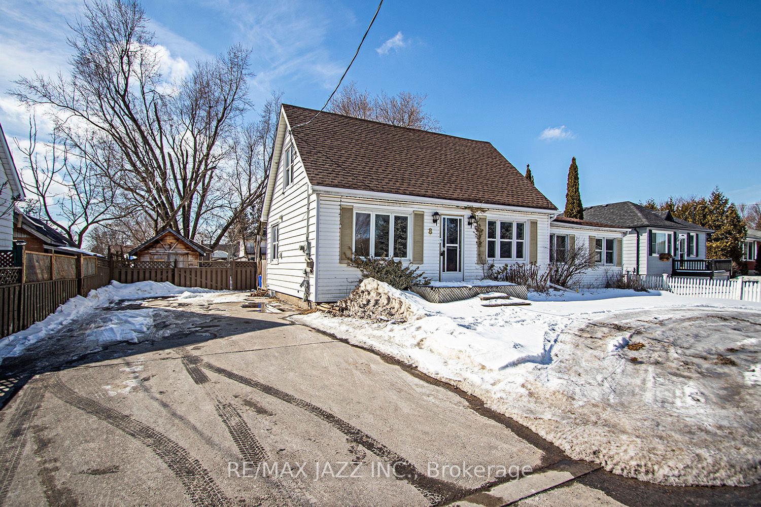 8 Lambs Lane