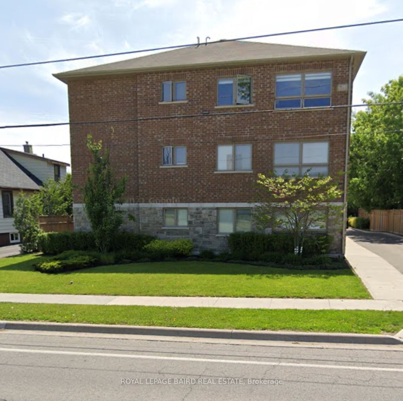 1418 Simcoe St S, #1