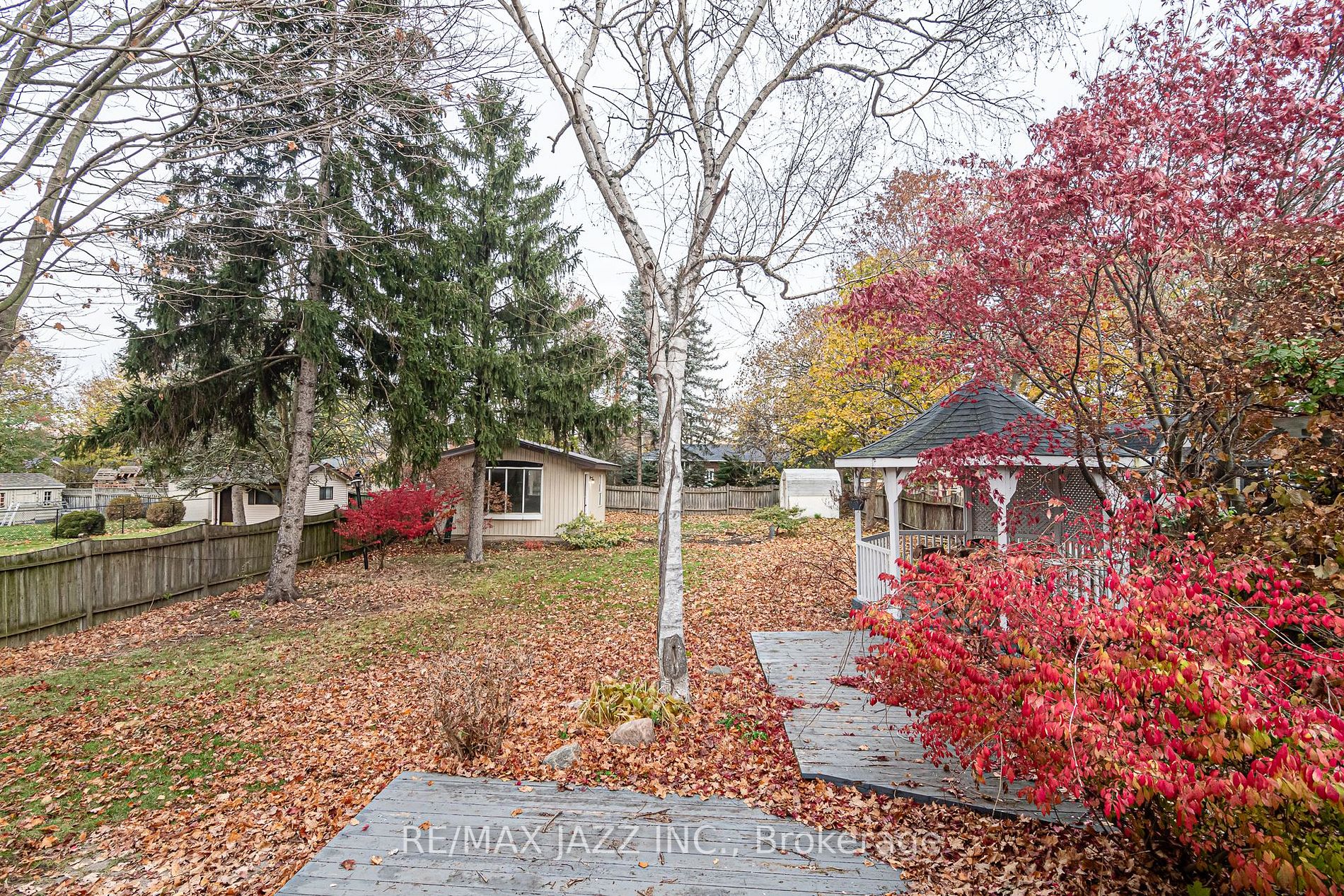 608 Gilbert St W