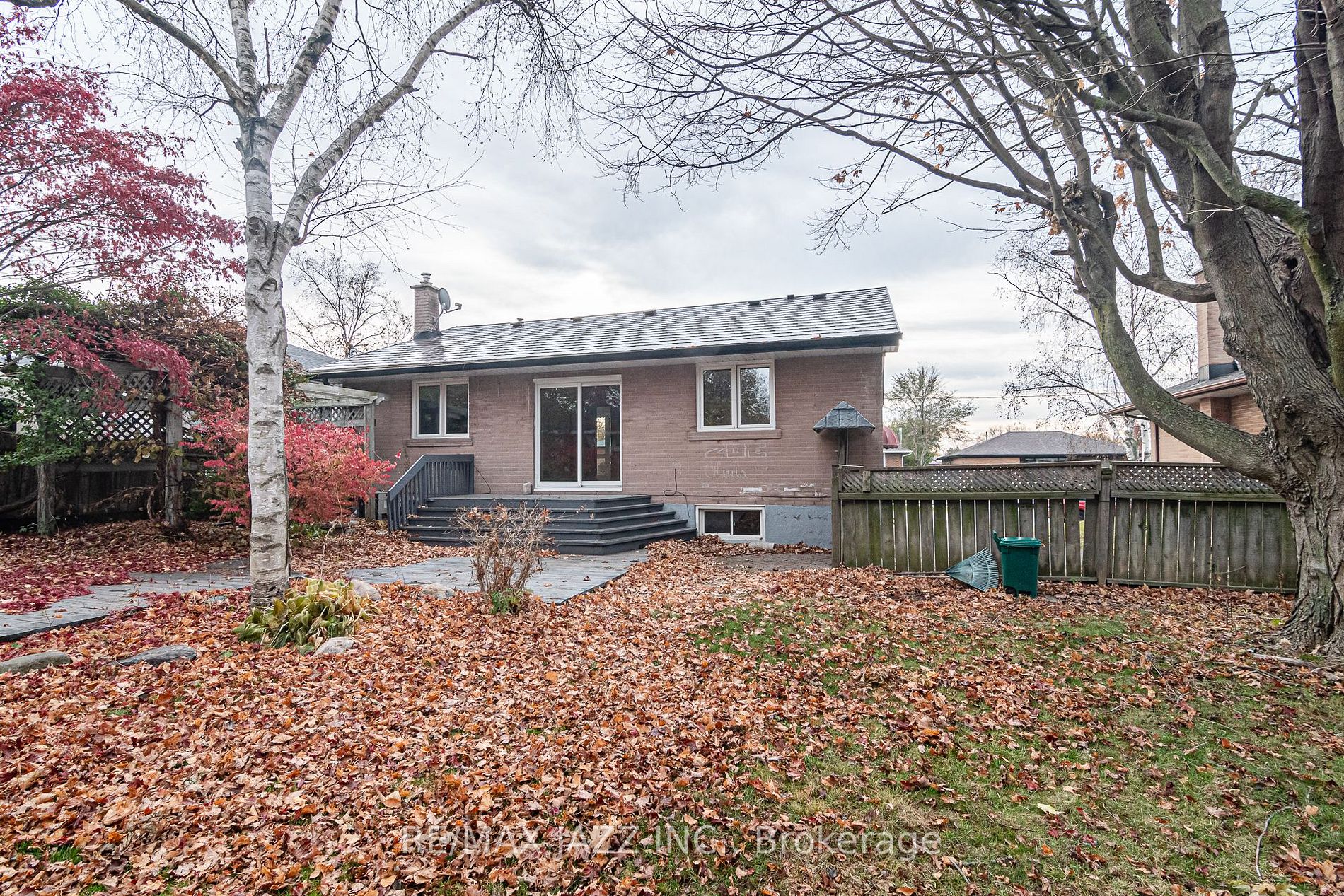 608 Gilbert St W