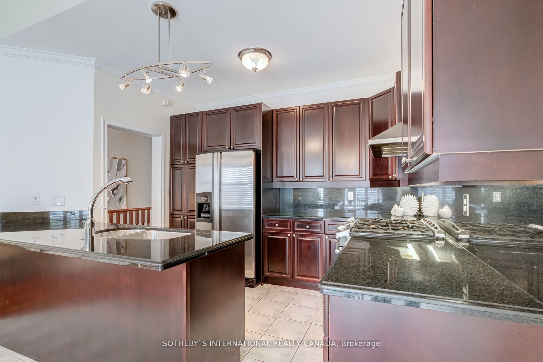 181 Carnwith Dr W