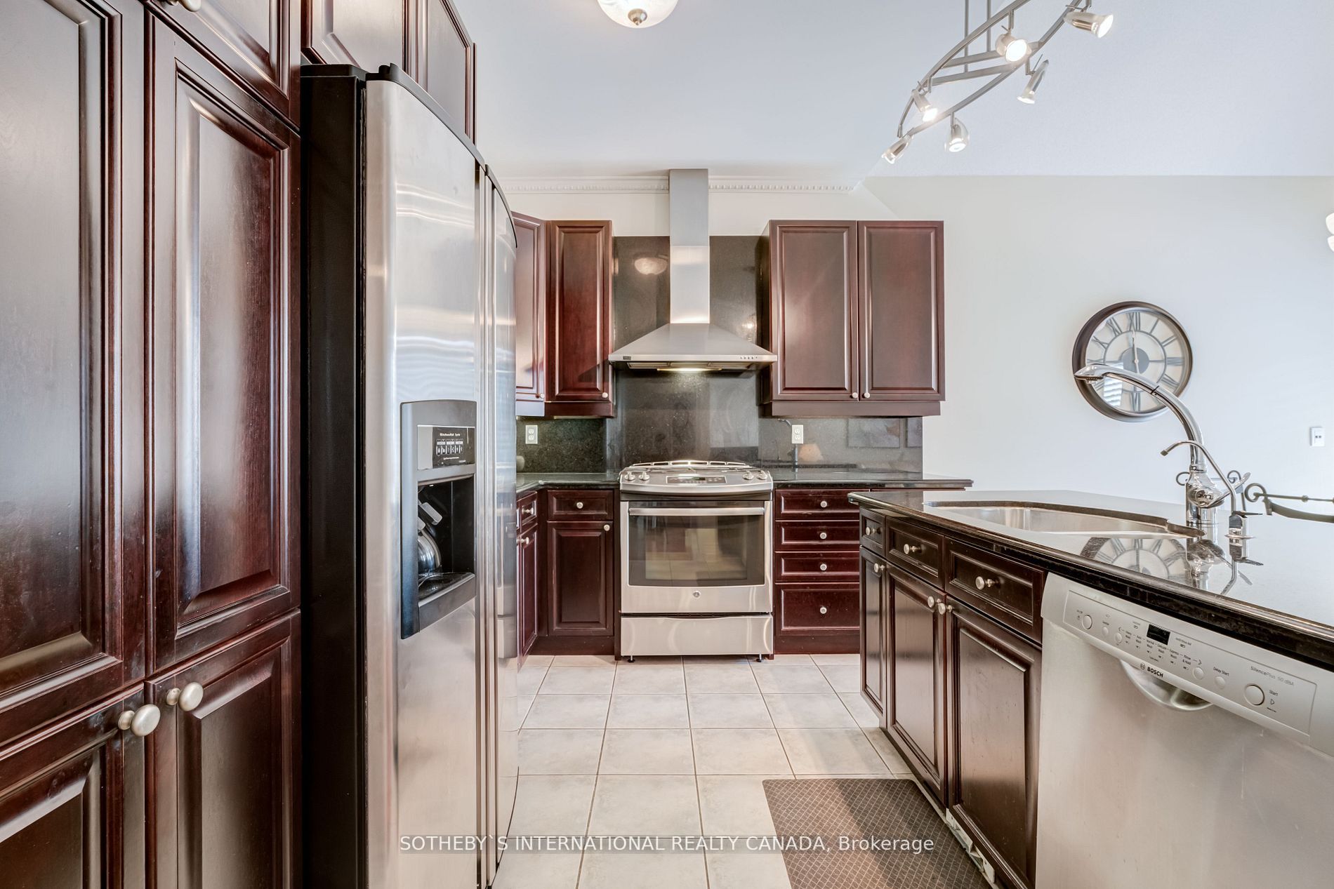 181 Carnwith Dr W