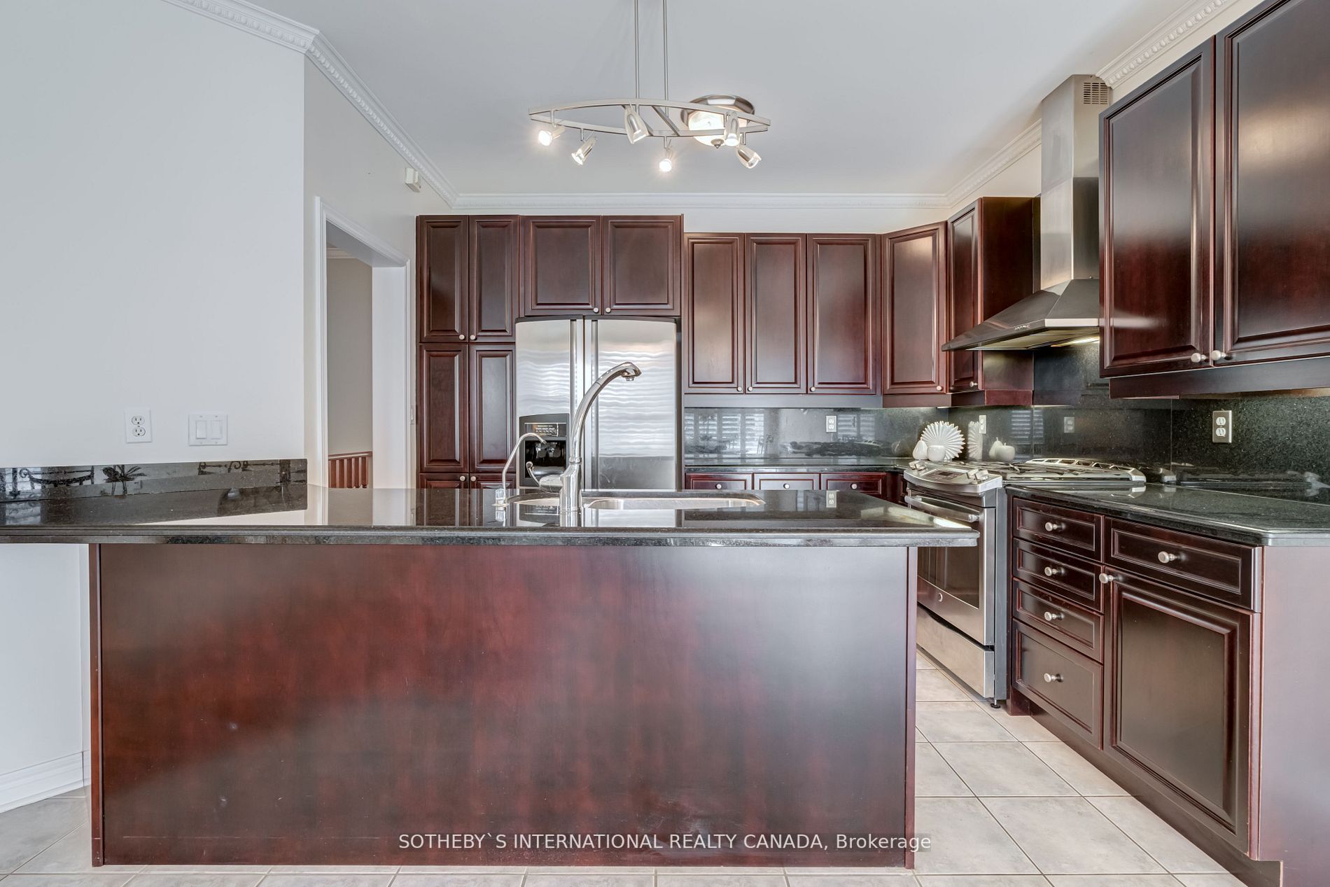 181 Carnwith Dr W