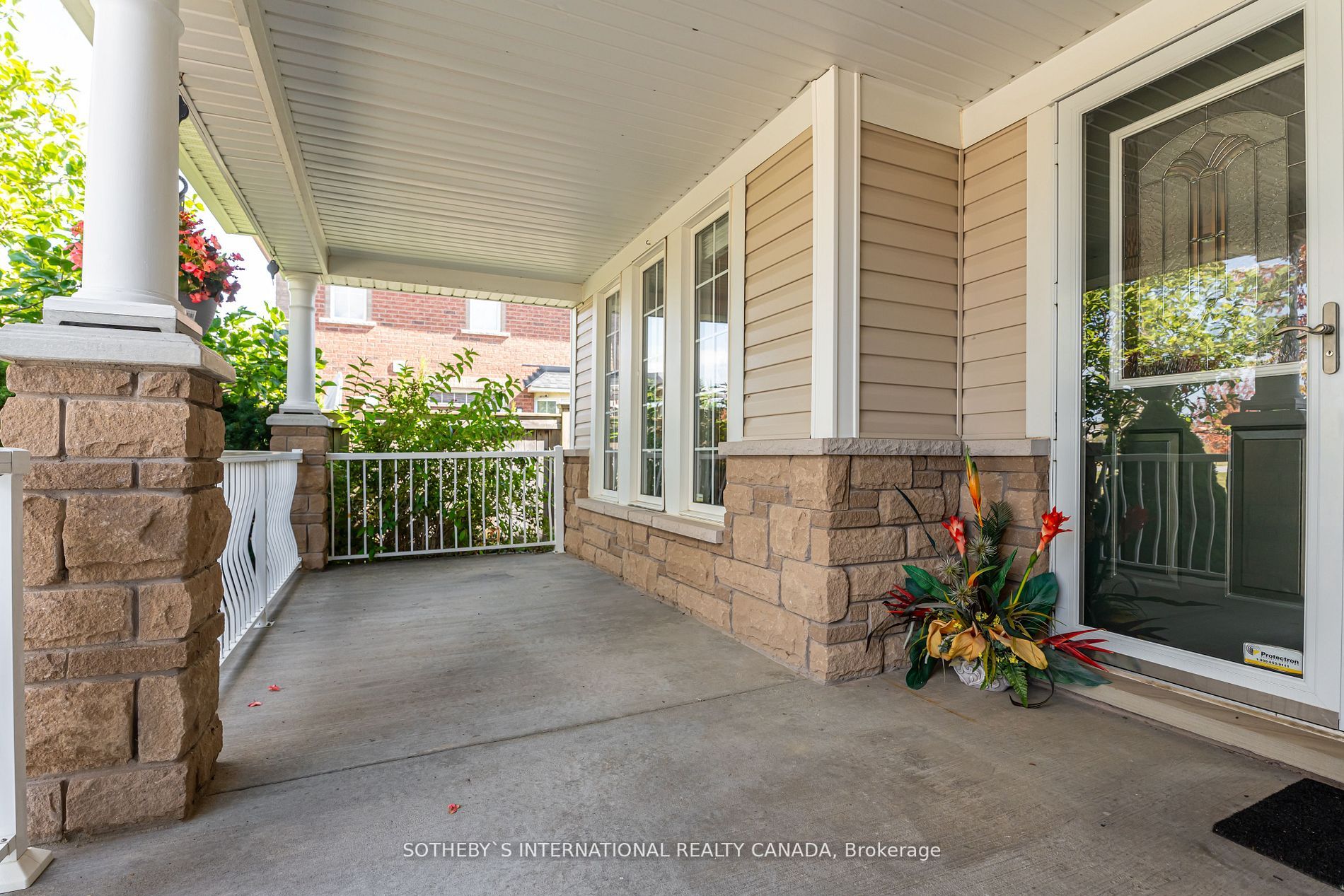 181 Carnwith Dr W