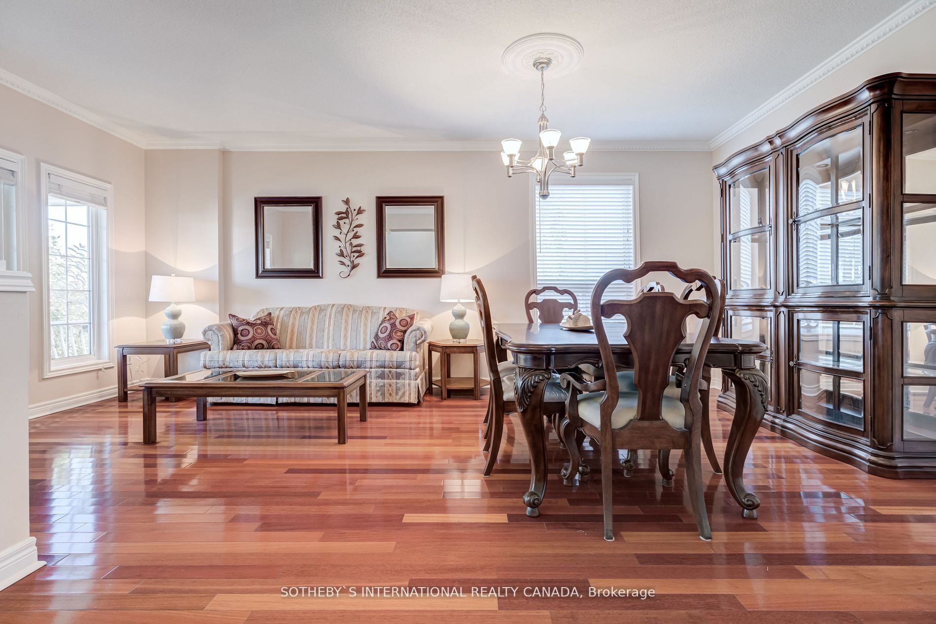 181 Carnwith Dr W