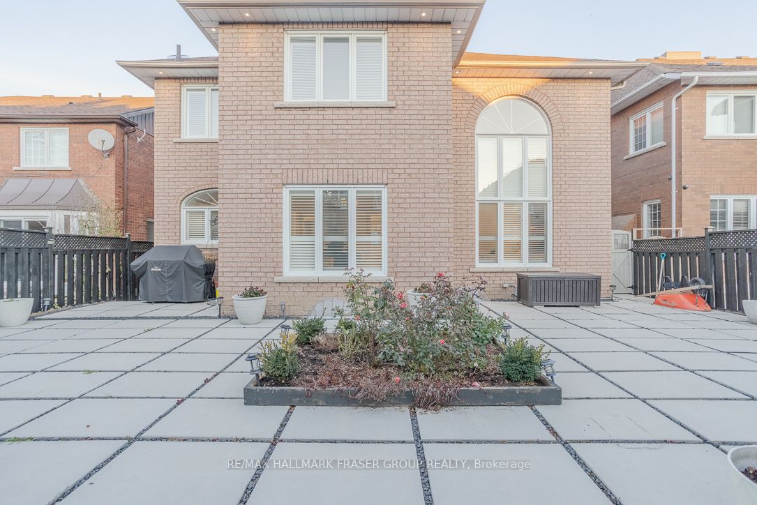 18 Hester Ave