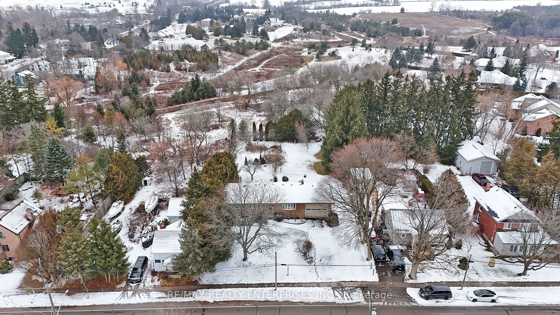 52 Columbus Rd E