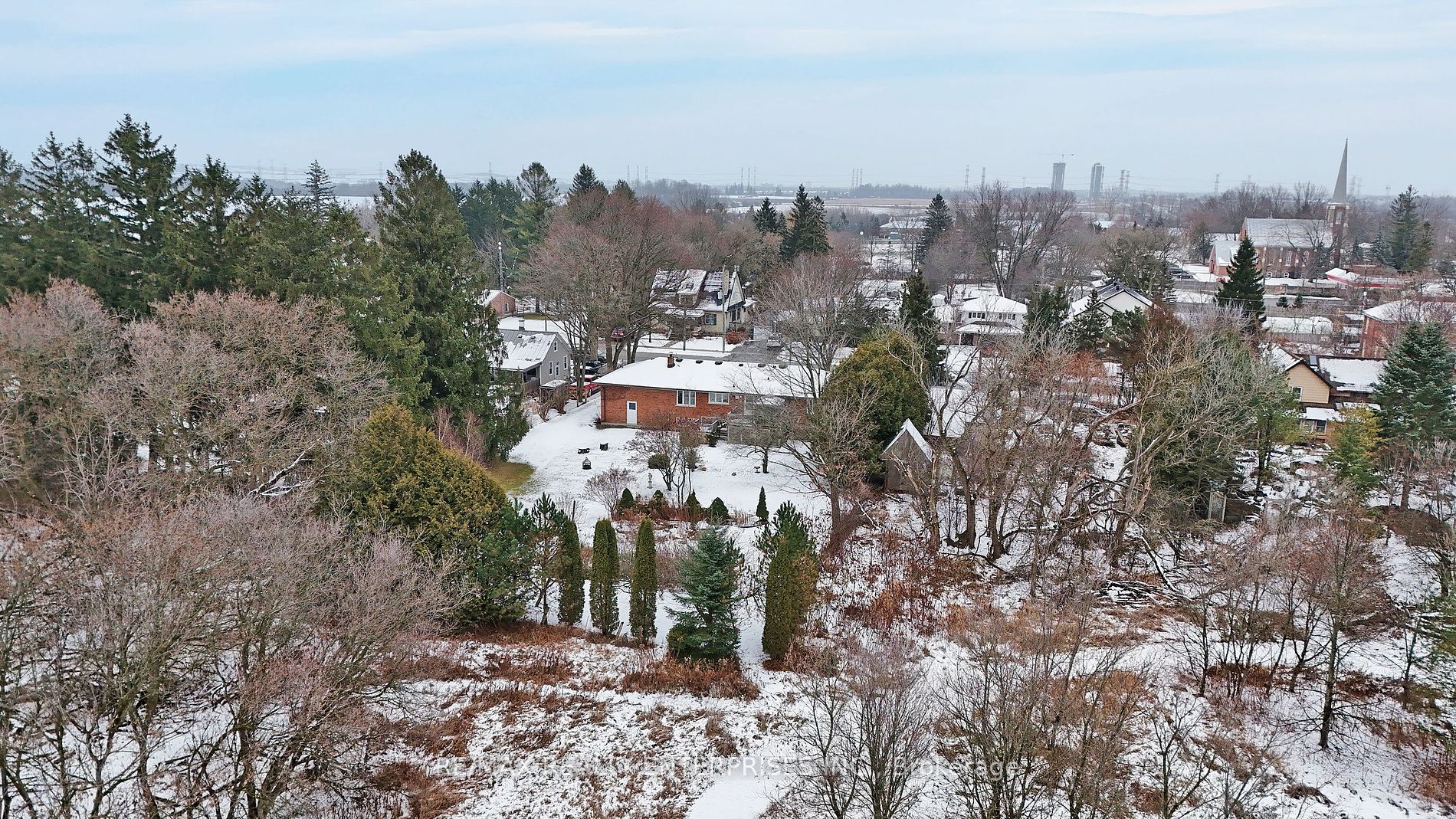 52 Columbus Rd E