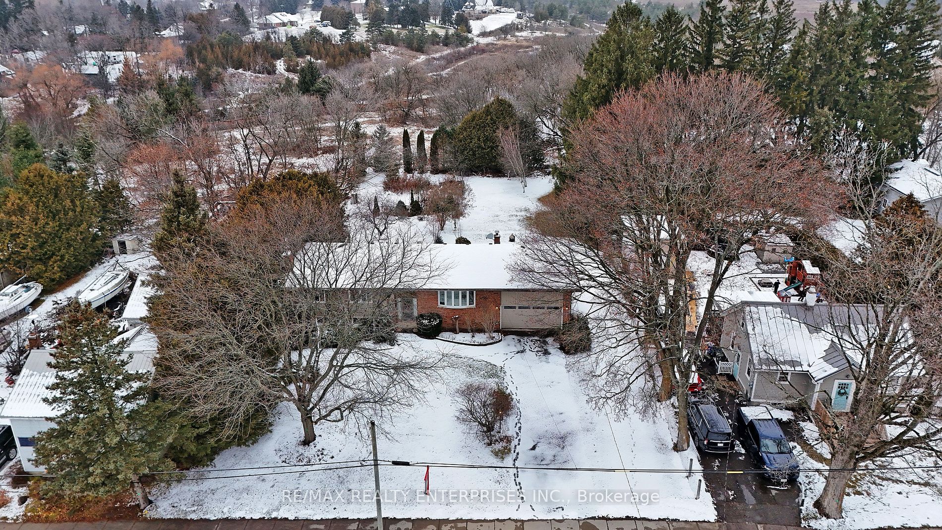 52 Columbus Rd E