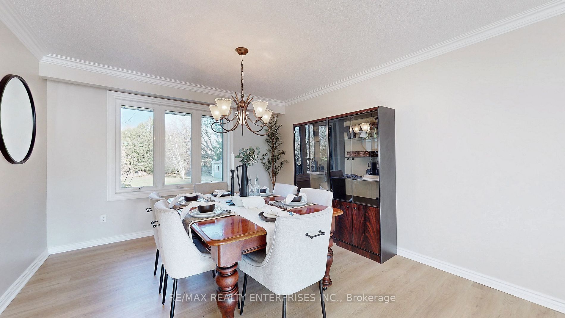 52 Columbus Rd E