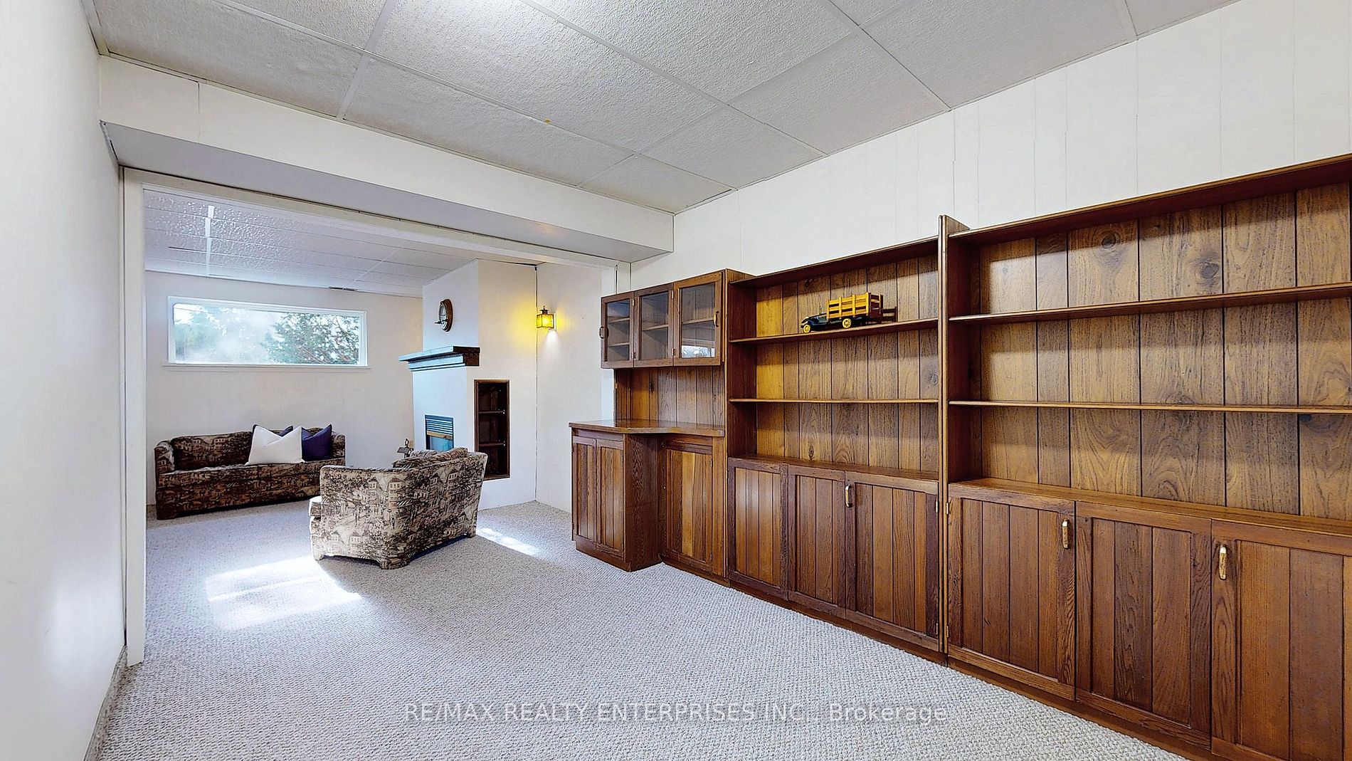 52 Columbus Rd E