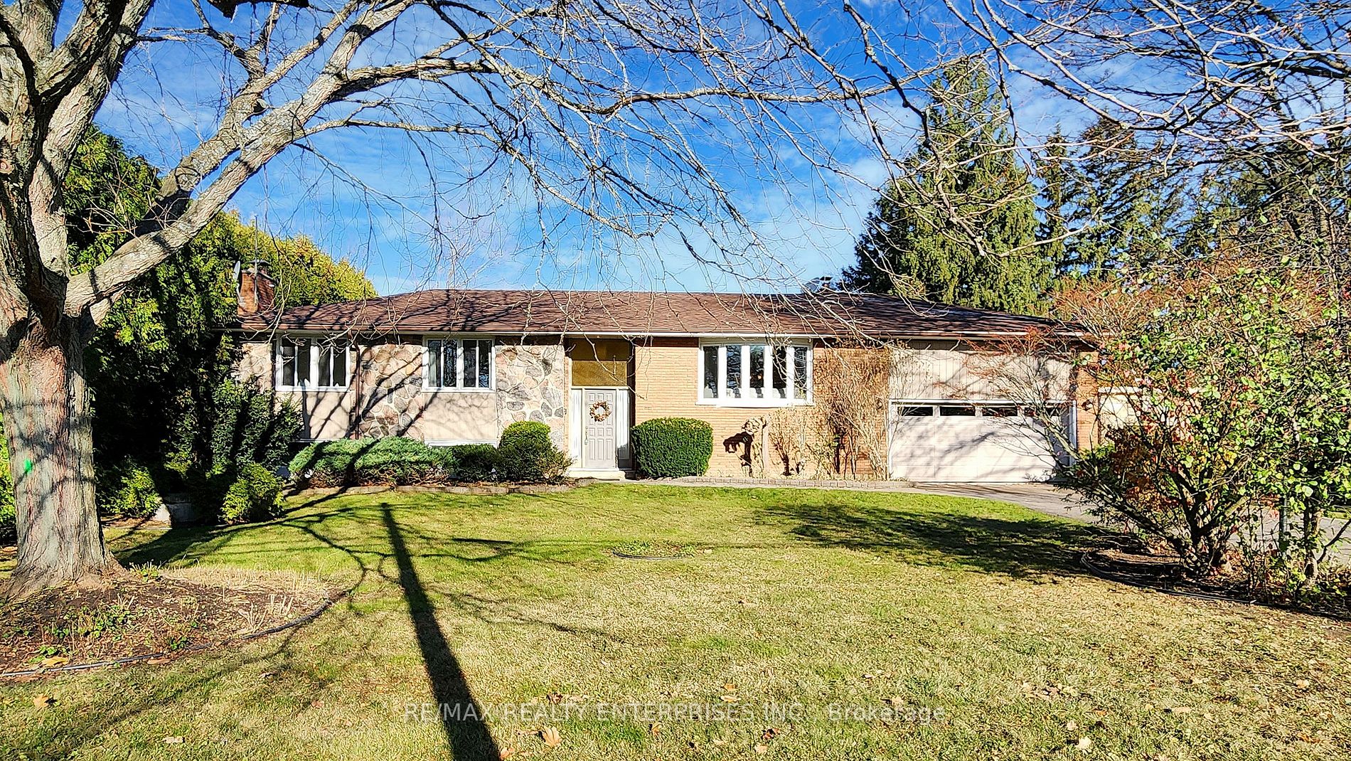 52 Columbus Rd E