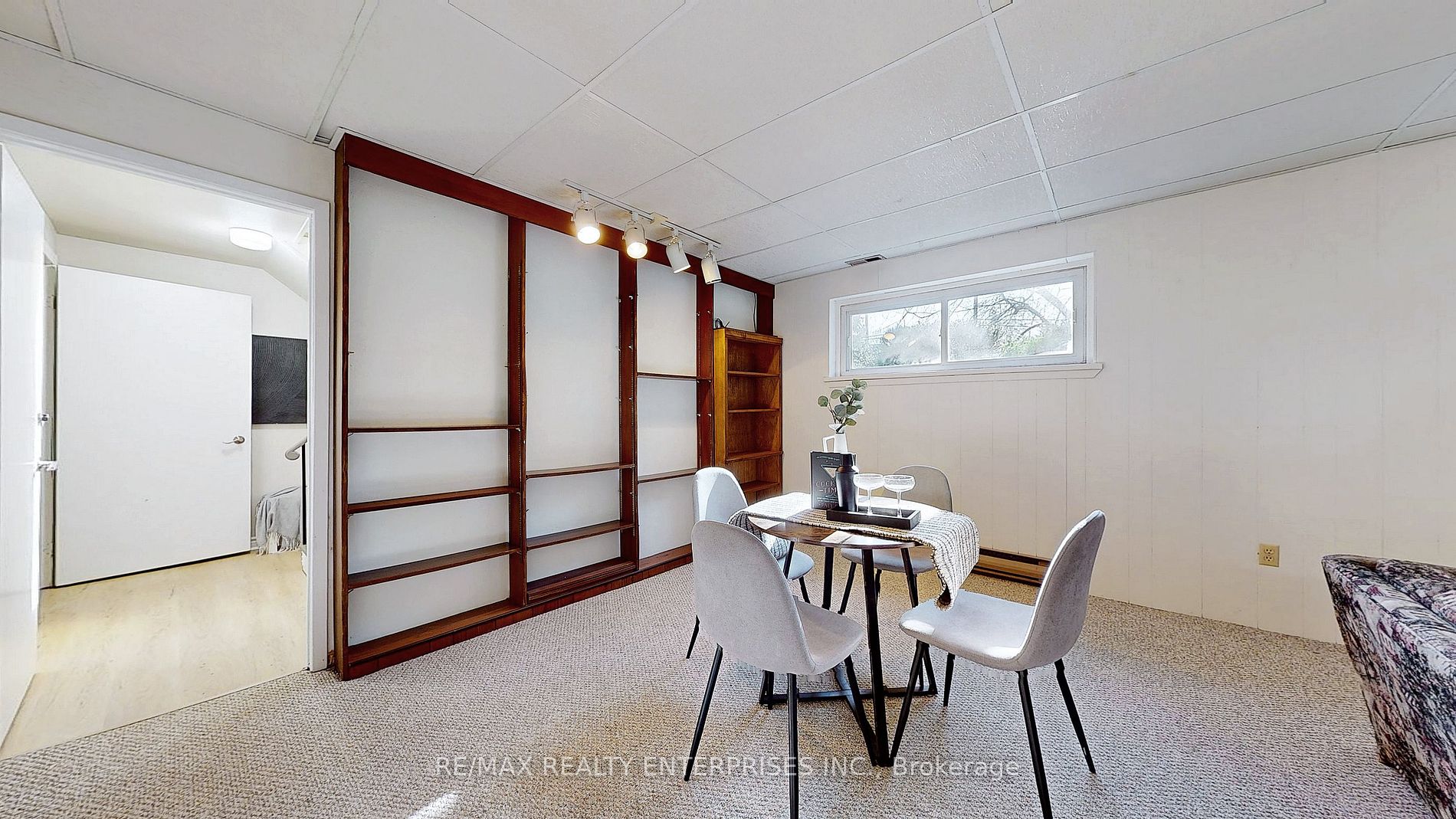 52 Columbus Rd E