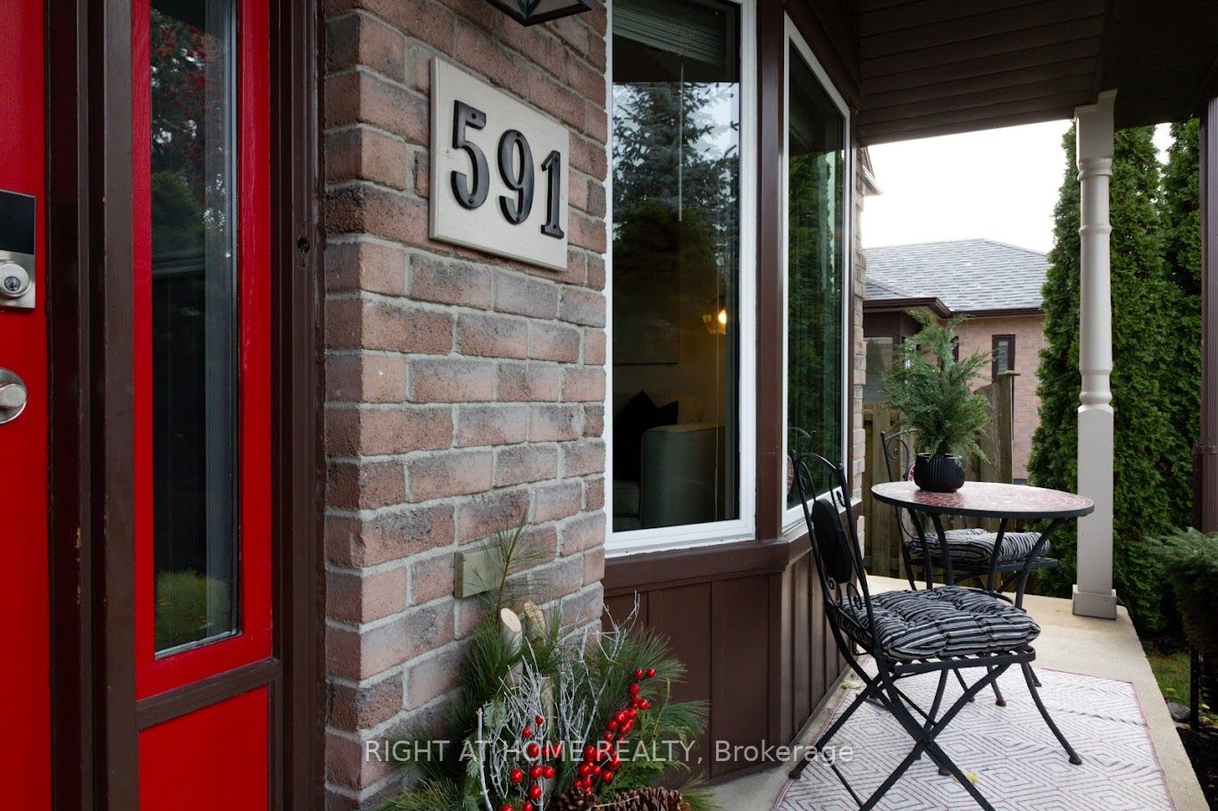 591 Dunrobin Crt N