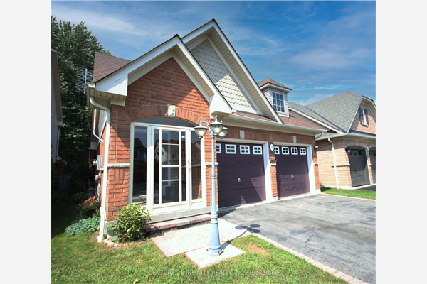 28 Solmar Ave, Whitby