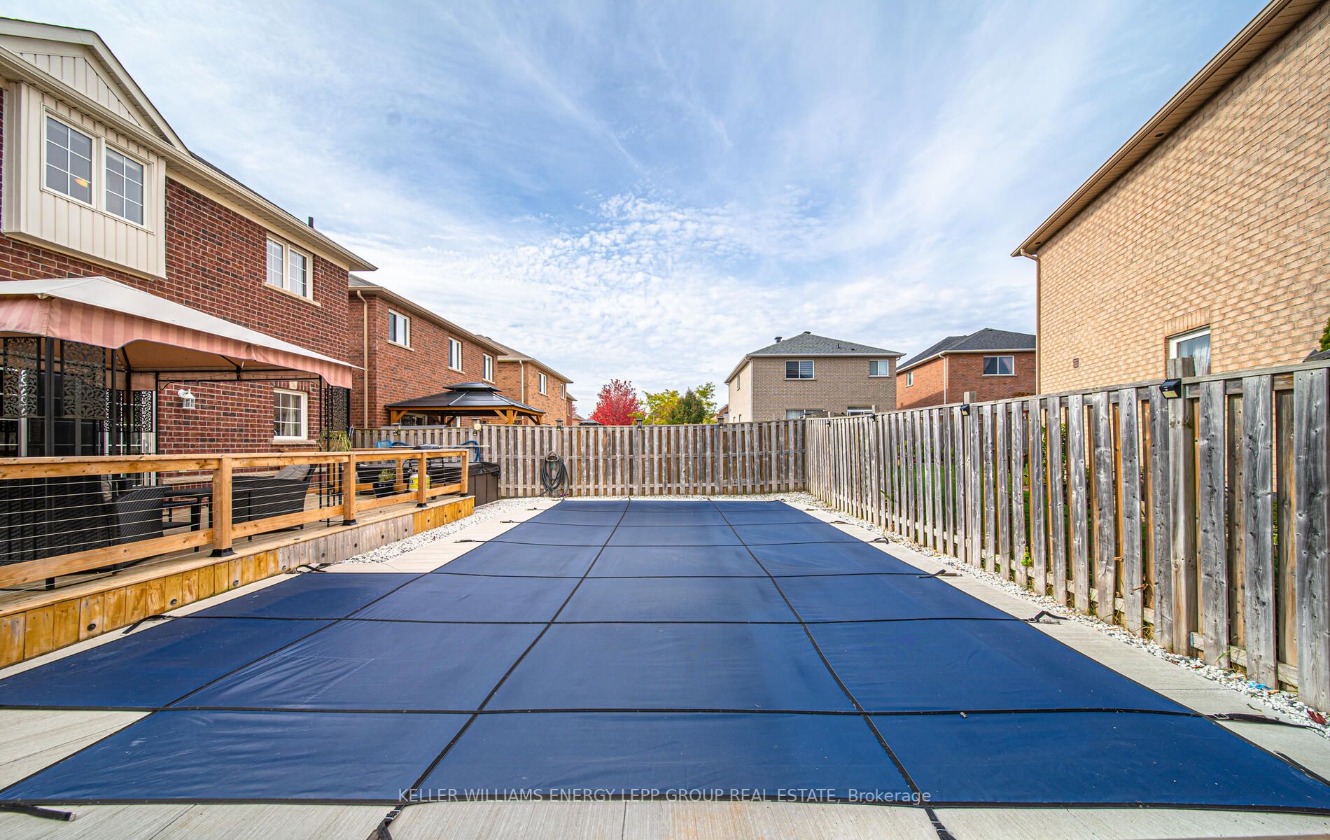 22 Rosswell Dr