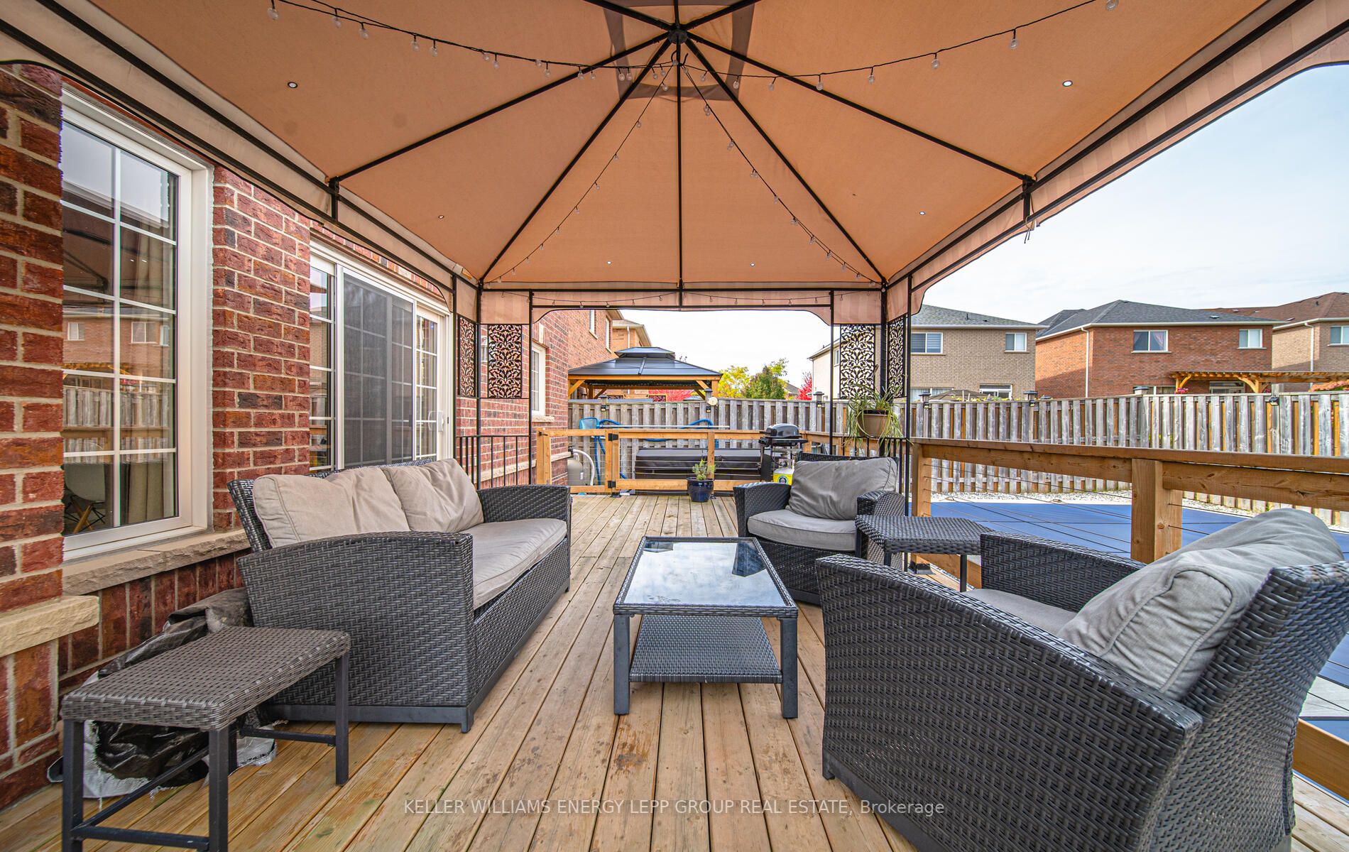22 Rosswell Dr