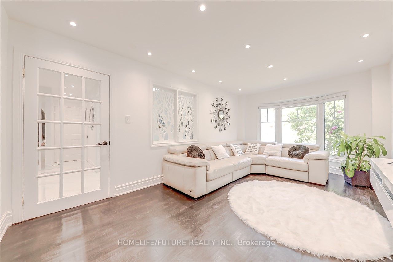 27 Sugarbush Sq
