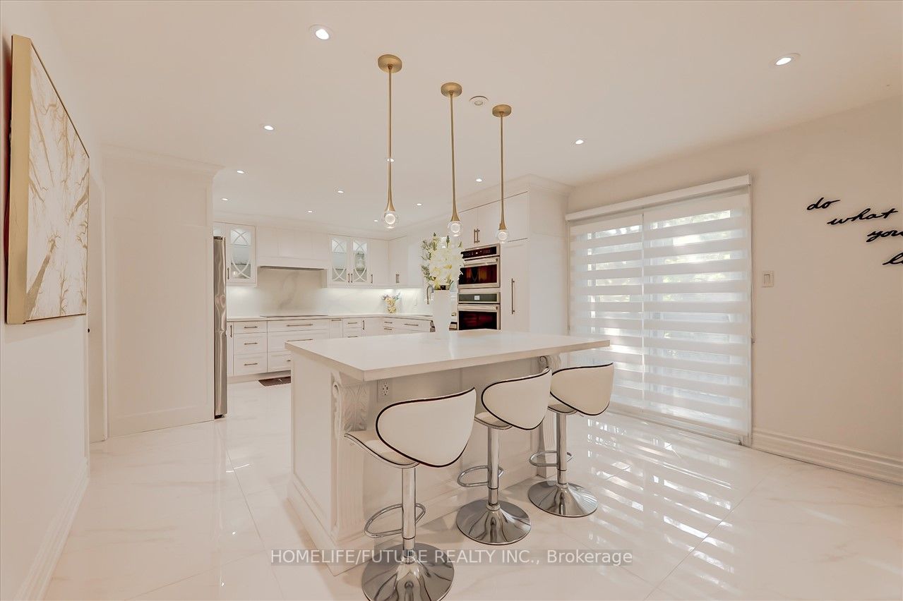 27 Sugarbush Sq