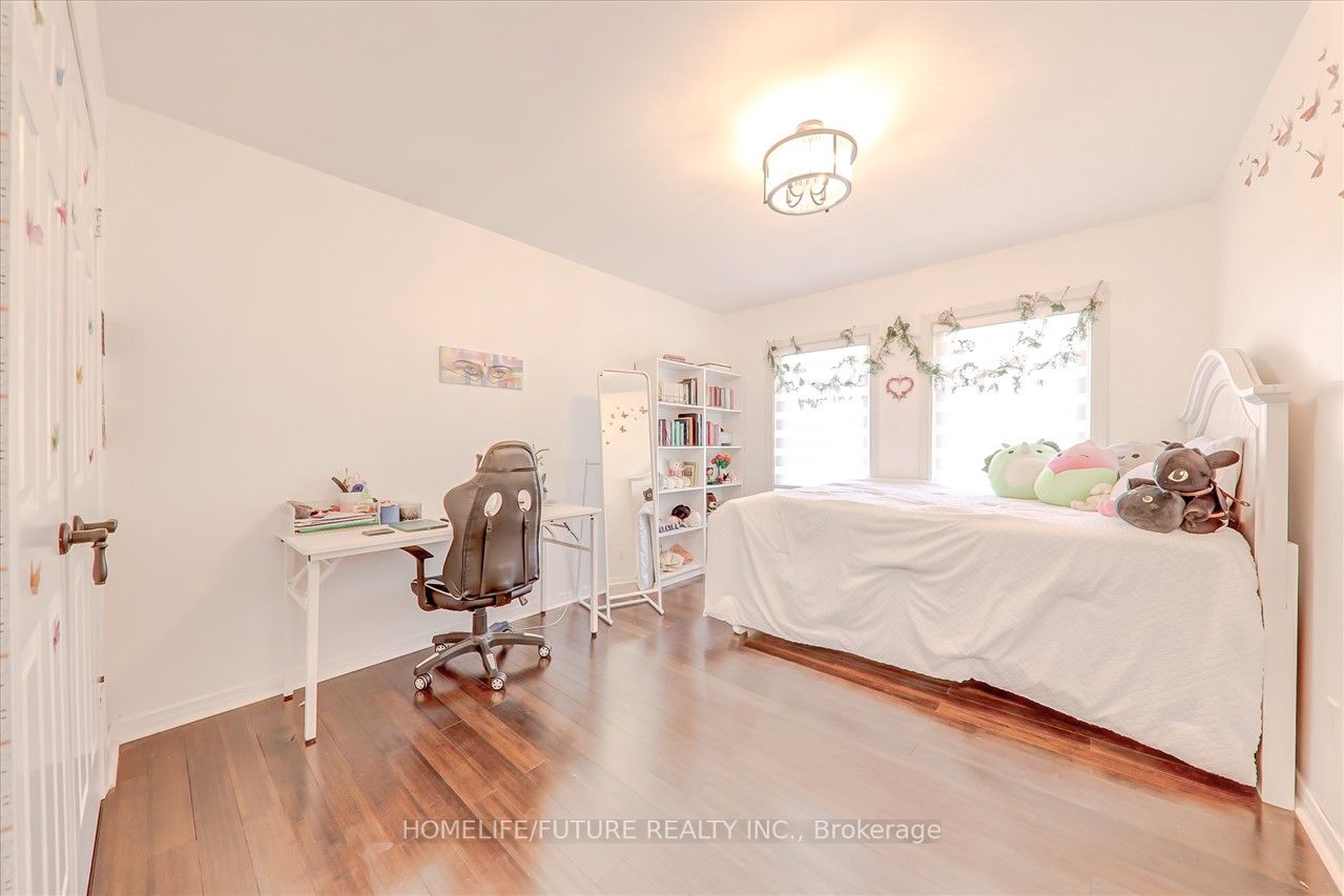 27 Sugarbush Sq