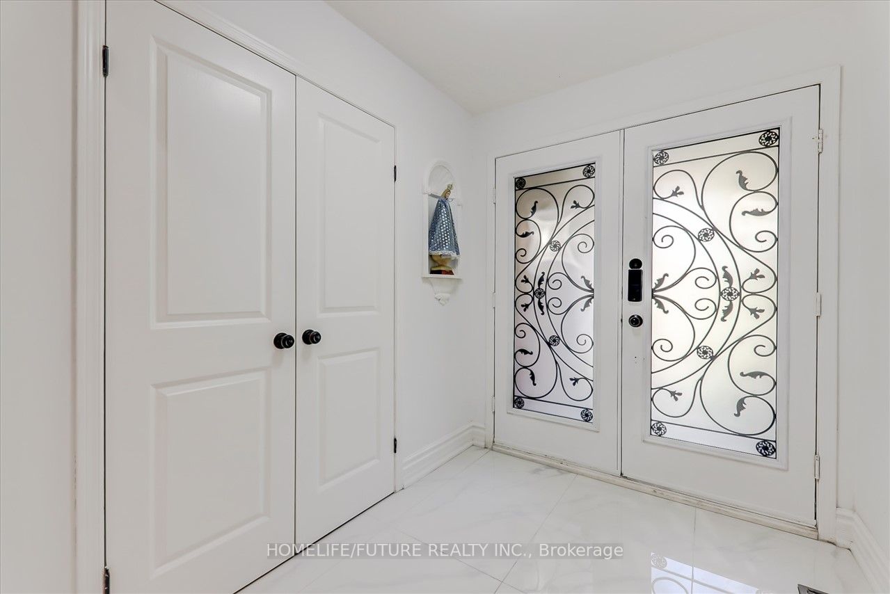 27 Sugarbush Sq