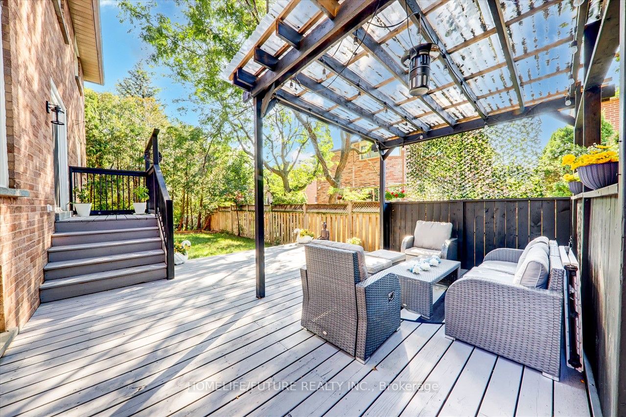 27 Sugarbush Sq
