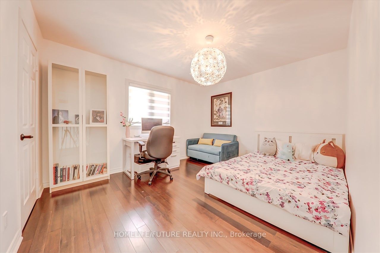 27 Sugarbush Sq