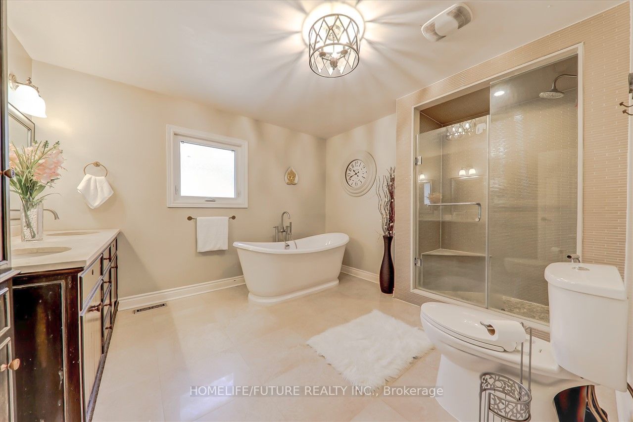 27 Sugarbush Sq