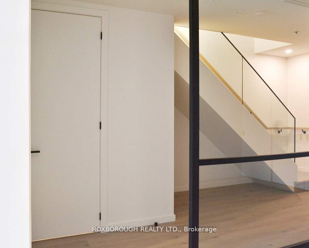 778 Queen St E, #305